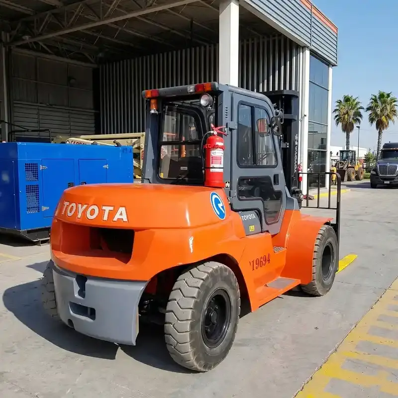 Arriendo de Grúa Horquilla 7 Ton. 4.5m levante, Toyota en SK Rental con cobertura nacional.